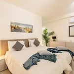 Apartment Beautiful, Cozy Apts Just Off The Promenade & Wifi By 360 Estates *