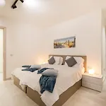 Beautiful, Cozy Apts Just Off The Promenade & Wifi By 360 Estates Apartment *
